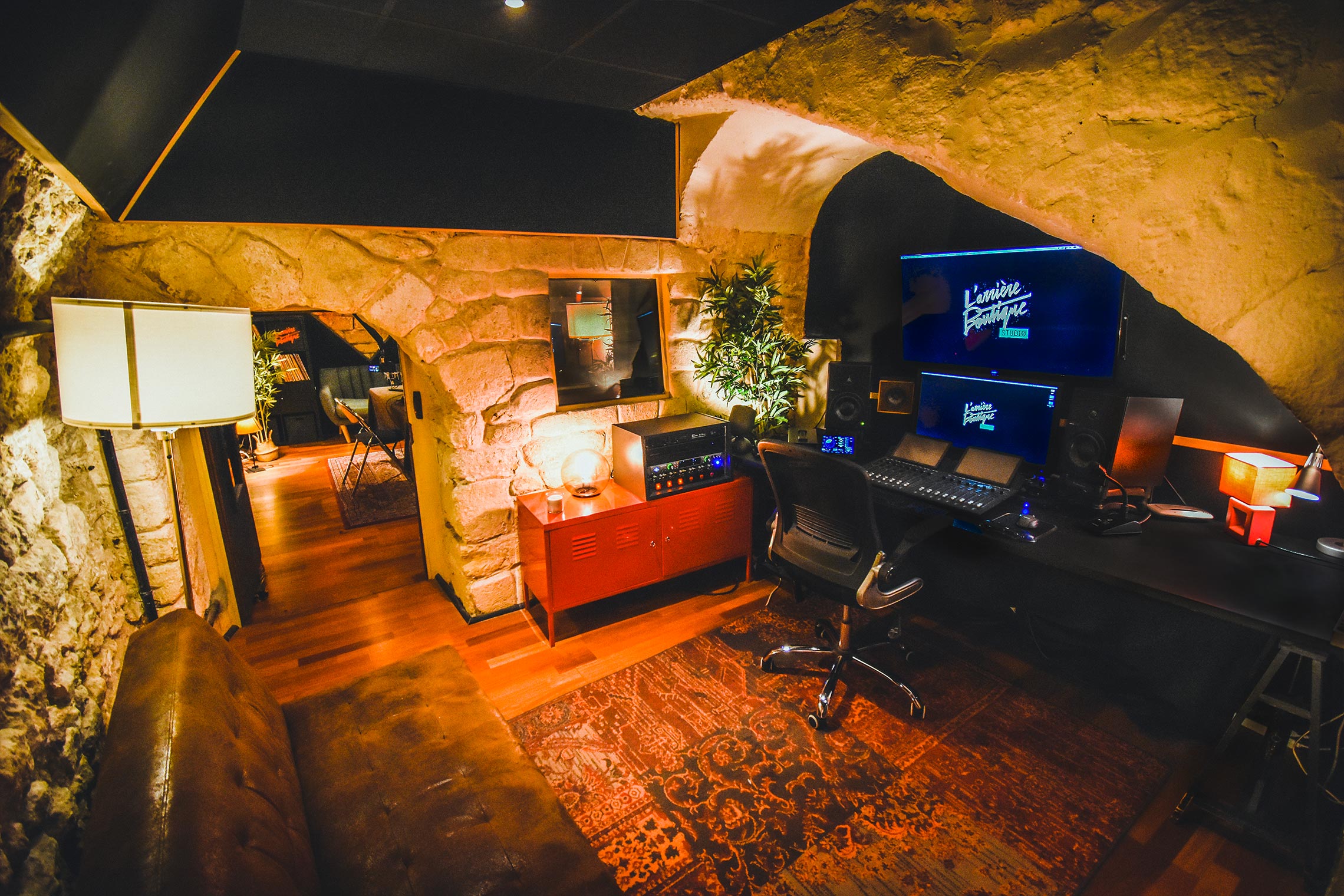 LARRIERE-BOUTIQUE-STUDIO-PARIS_REGIE_B_EDIT